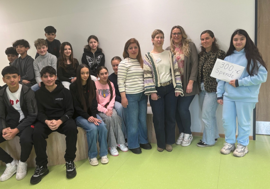 Spendenübergabe an die Caritas